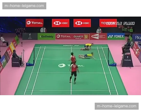 华莱士救球压线争议 实时出界监测系统必要性