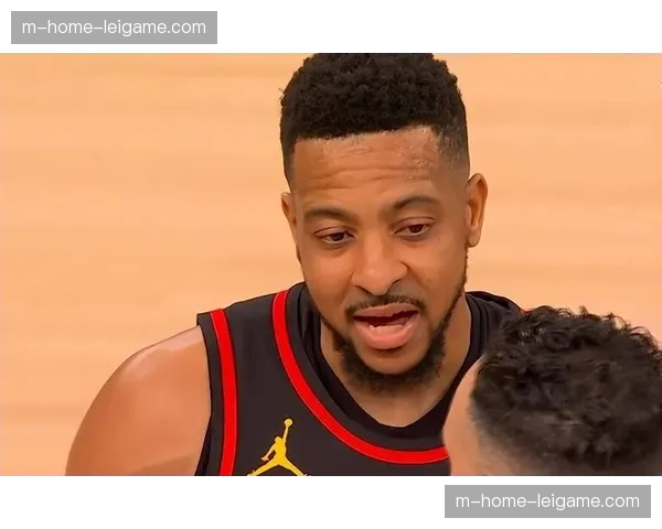 季后赛首日三场碾压局 仅尼克斯老鹰战至最后